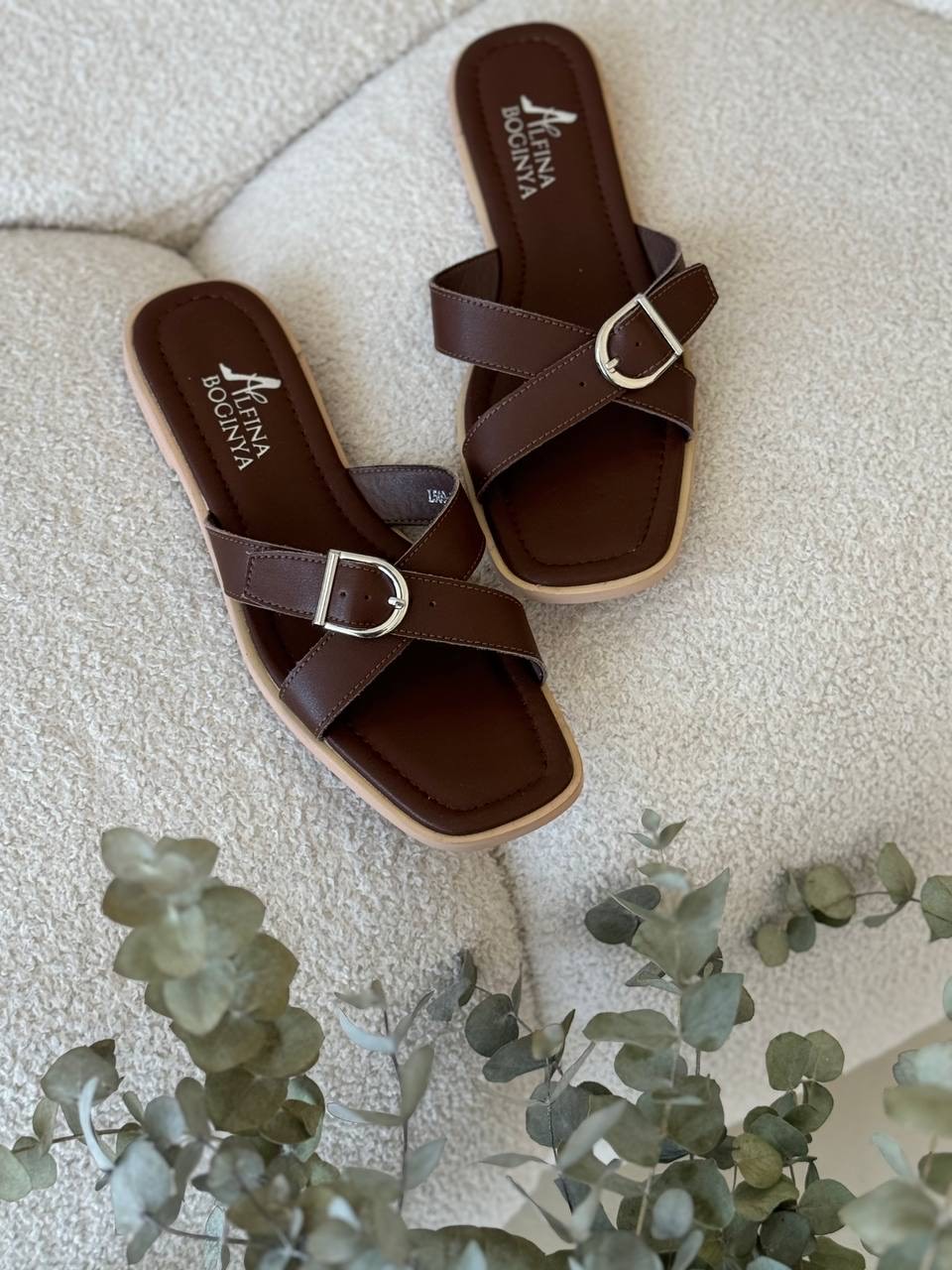 Шлепки "Марта" в шоколадном цвете