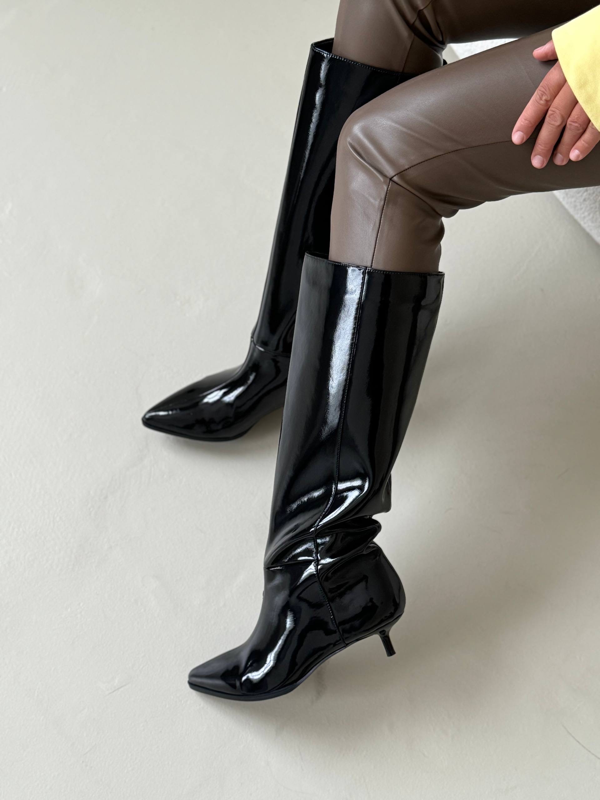 Сапоги “Дженис” в ультрачерном лаке