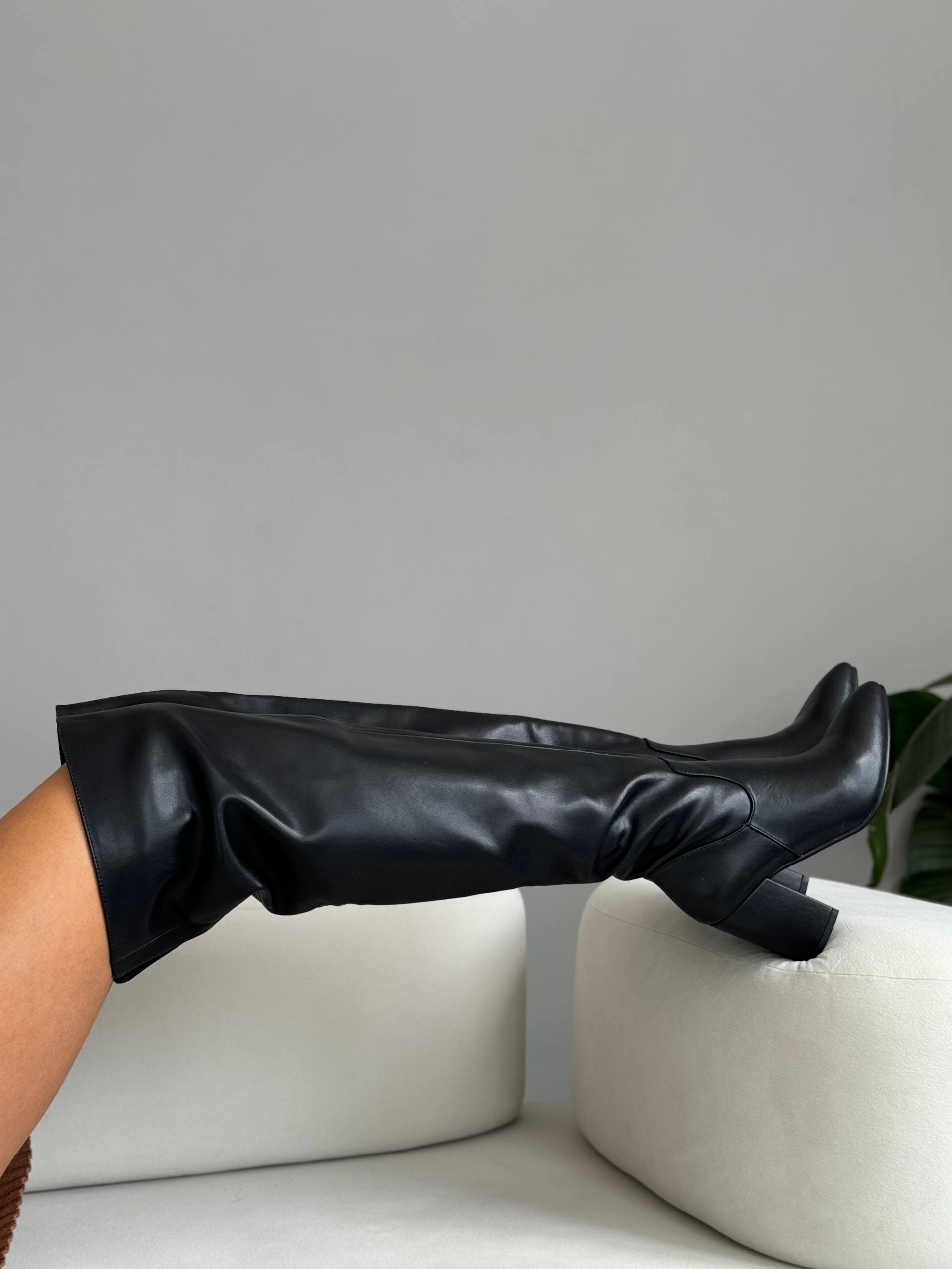 Ботфорты “Адела” в черной коже