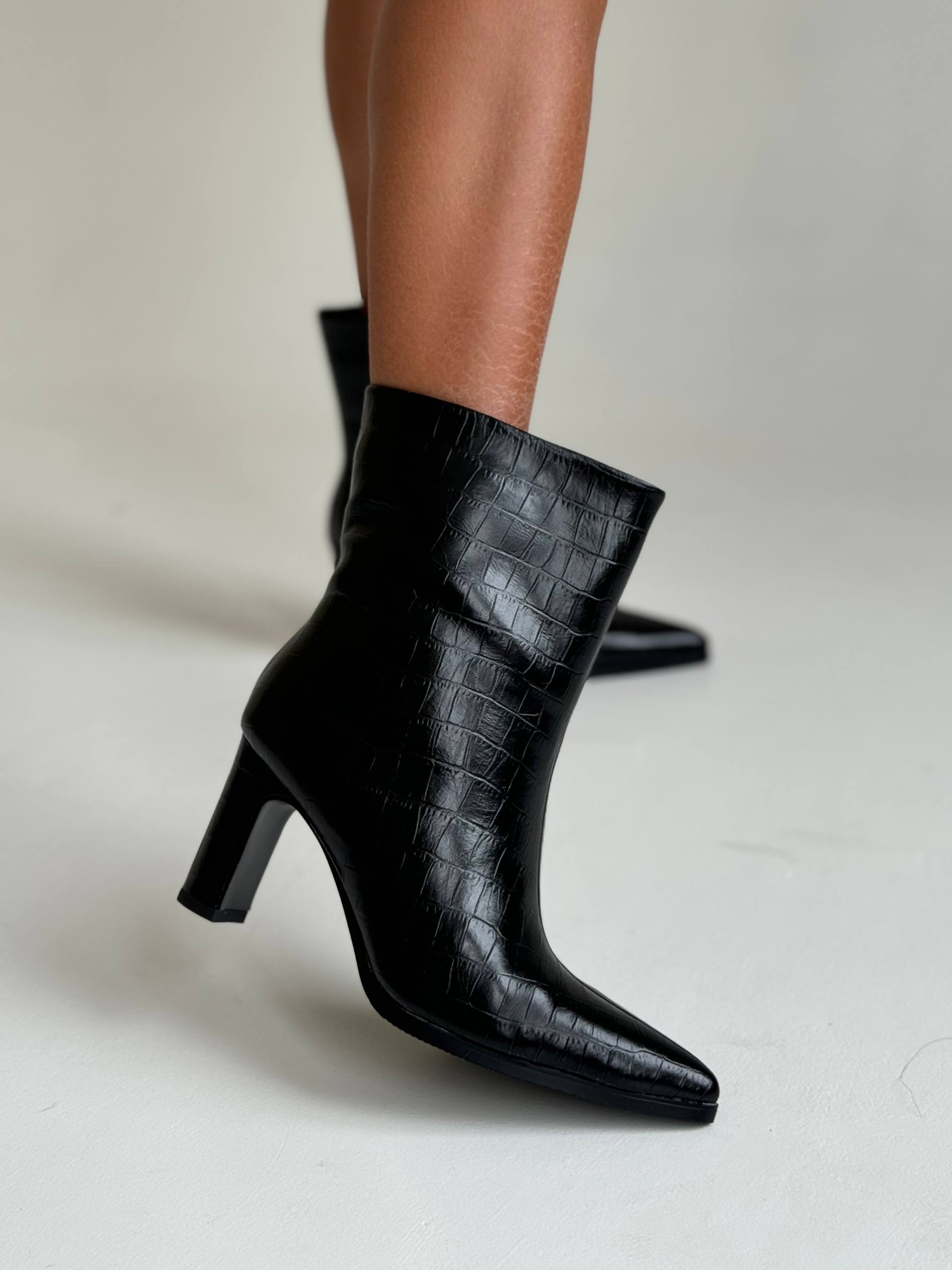 Ботильоны зимние “Дженни” в черной рептилии