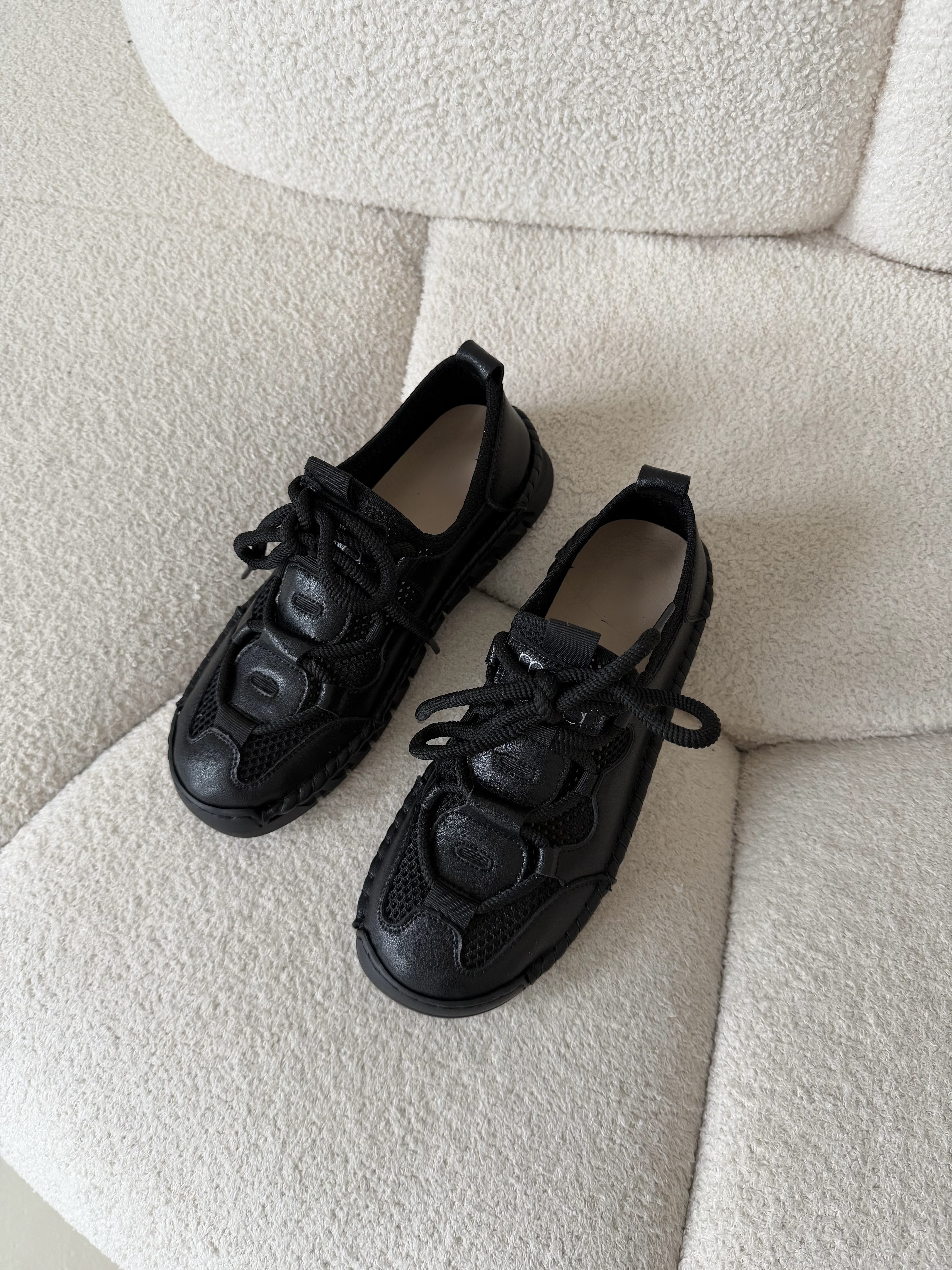 Кроссовки "Тесса" в черном цвете