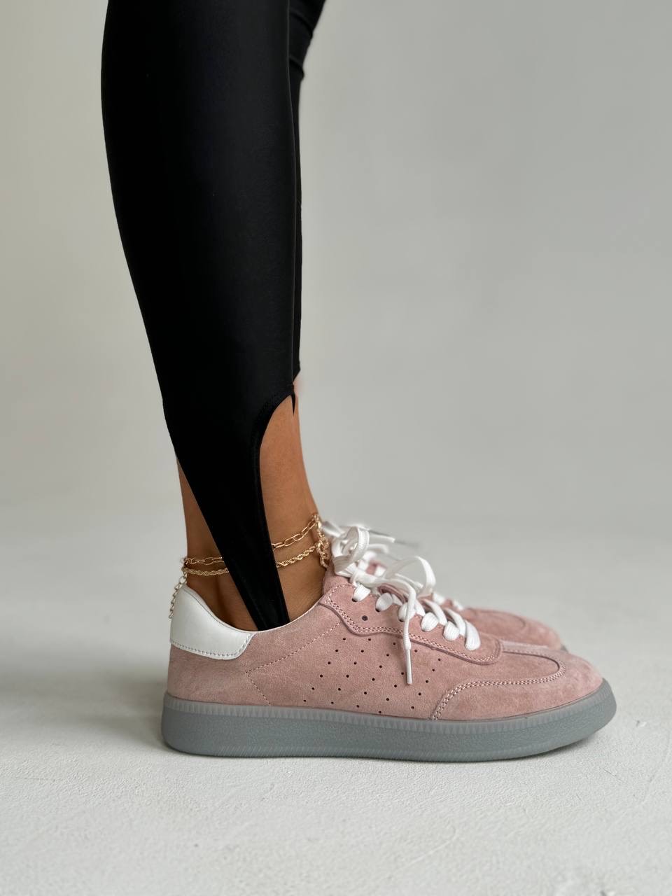 Кроссовки "Амели" в пудровой замше