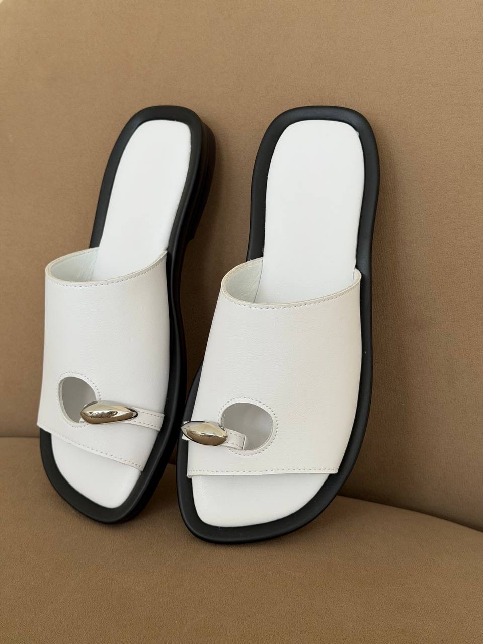 Шлепки "Эллин" в белом цвете