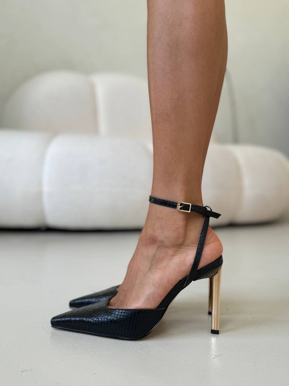 Босоножки "Мия" в черной рептилии
