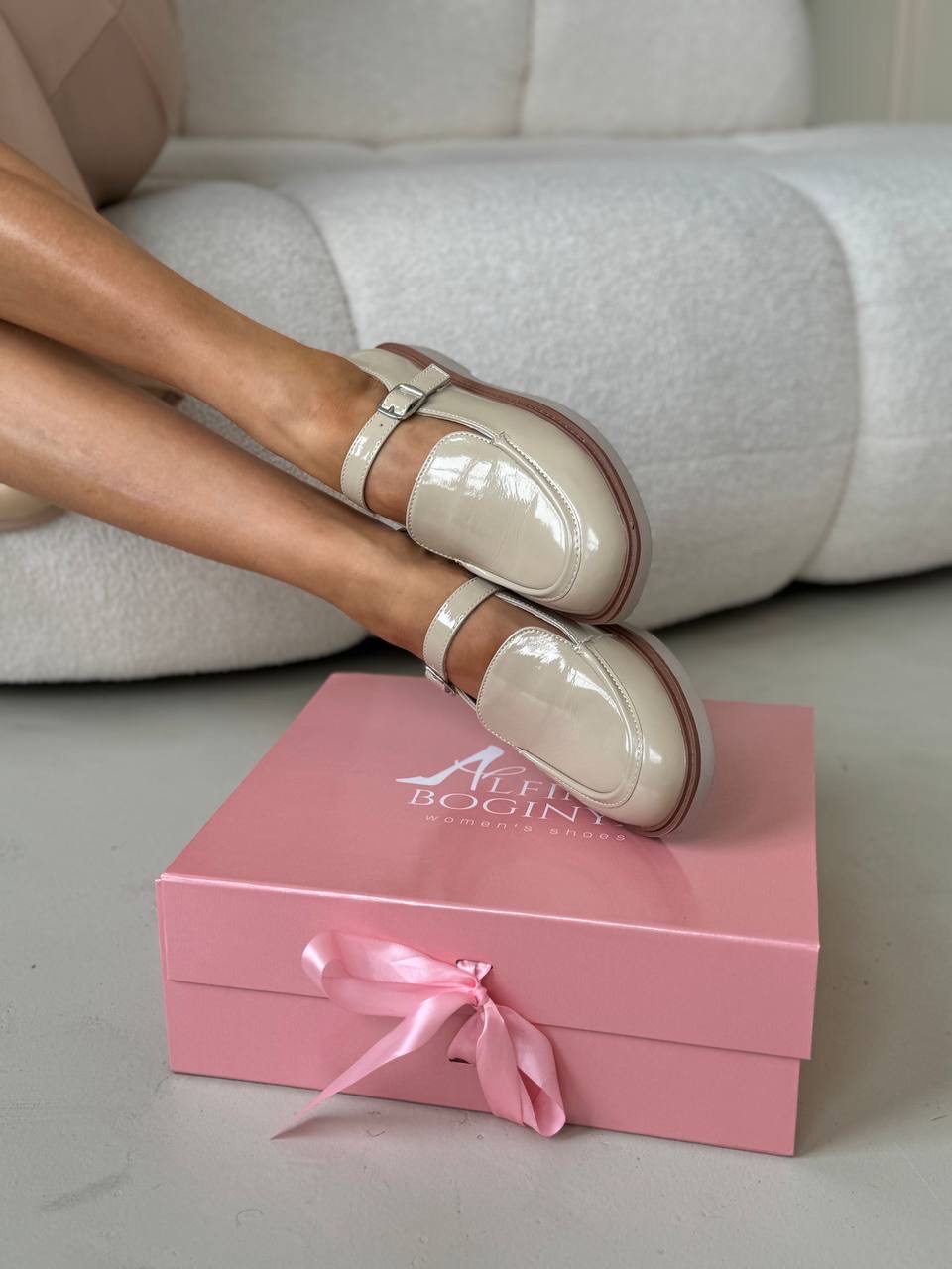 Лоферы "Росси" в бежевом лаке