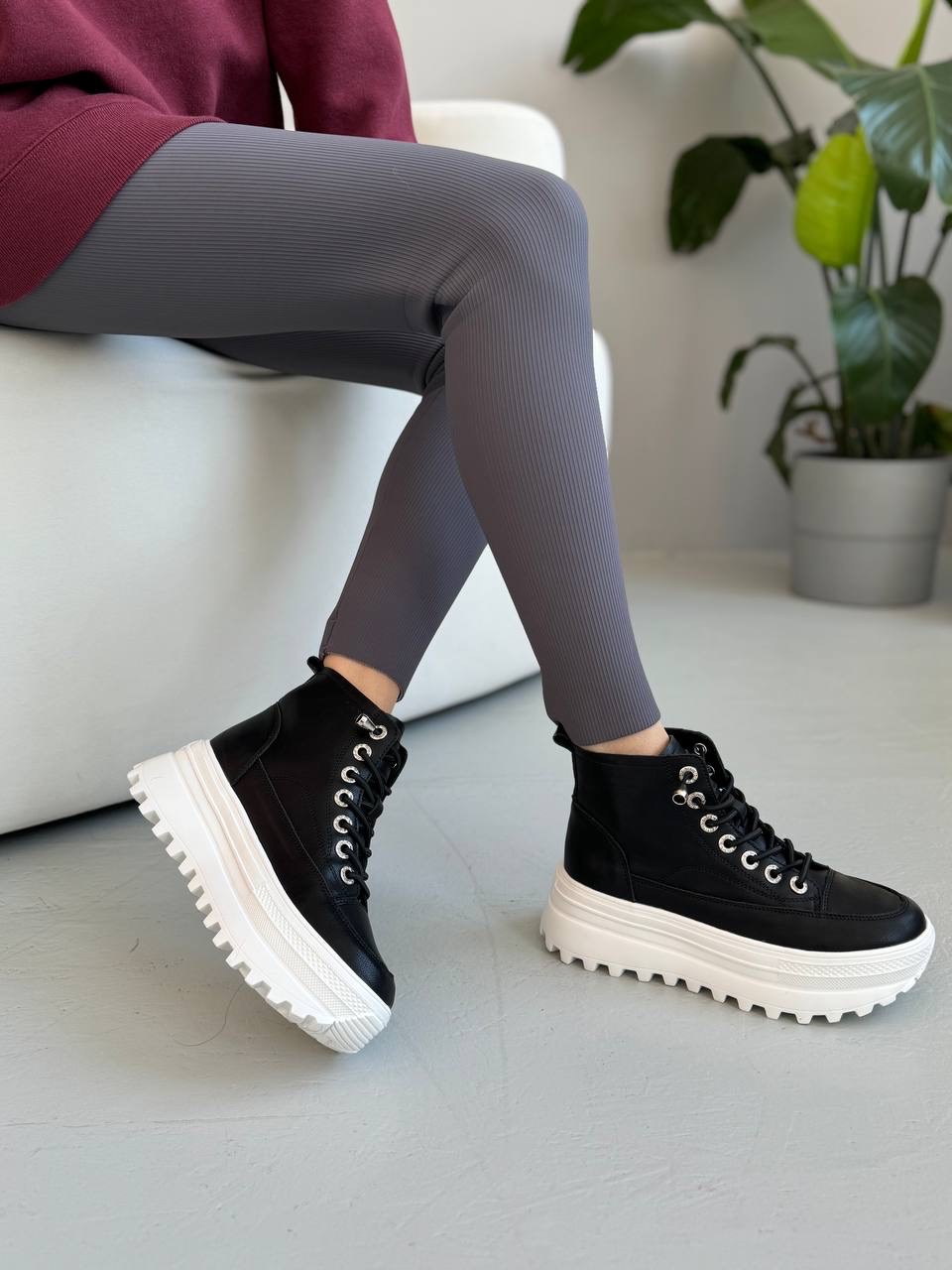 Кроссовки "Валери" в черном цвете